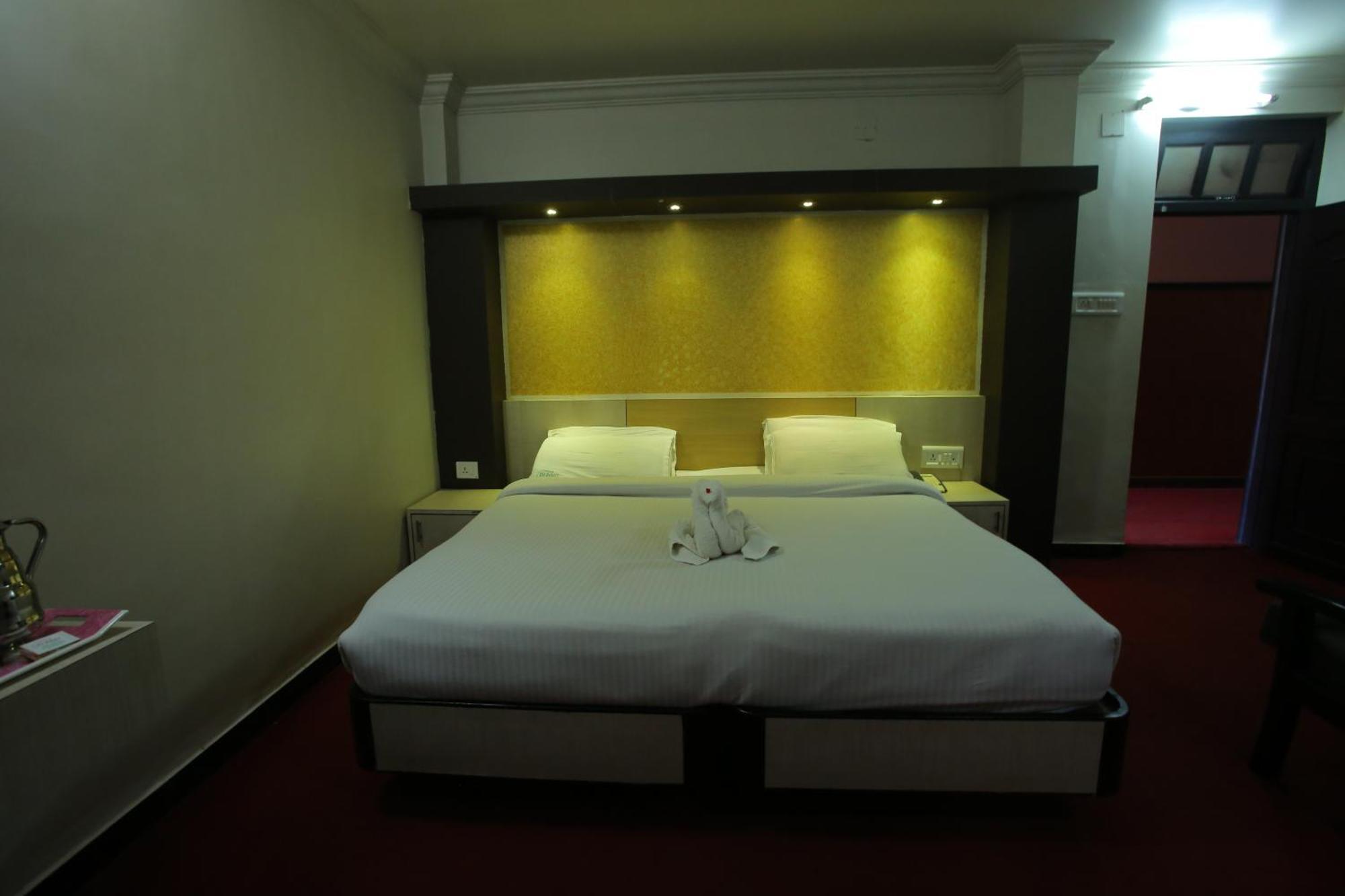 City Palace Hotel Udagamandalam Exterior photo