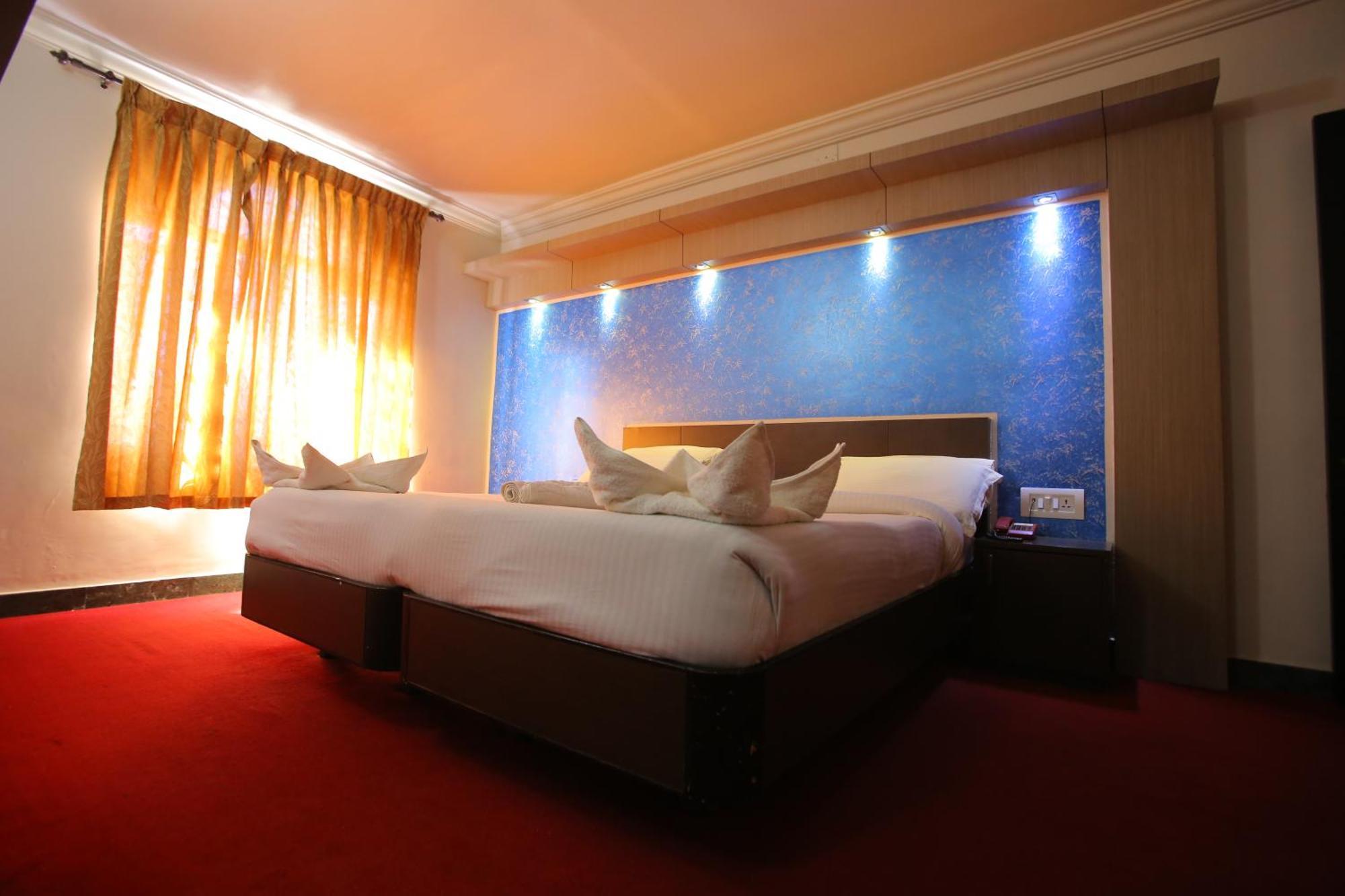 City Palace Hotel Udagamandalam Exterior photo